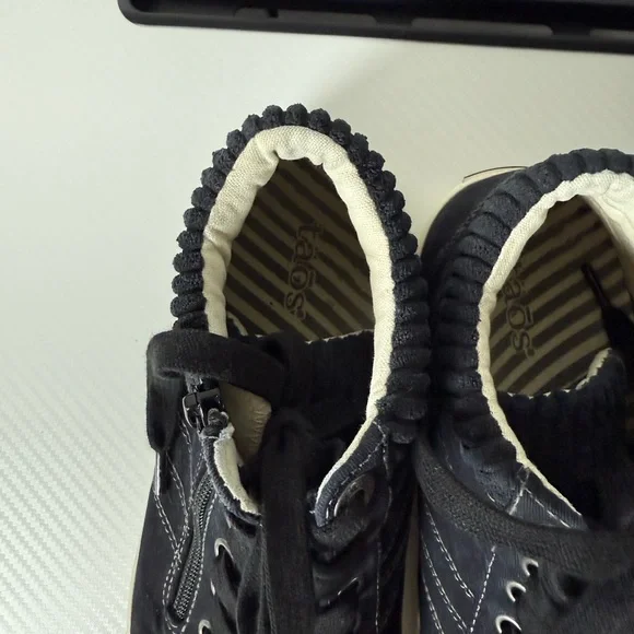 Women’s Black Tao Winner Casual Sneakers - Picture 8 of 9